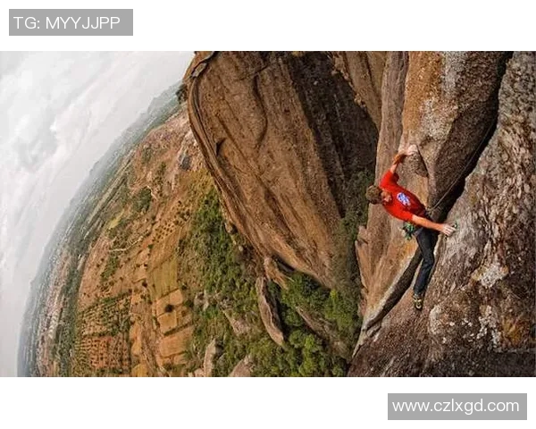 武汉攀岩队在极限运动会中以65分稳居积分榜首位